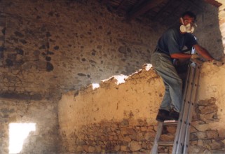démolition intérieure au gîte avec les bons copains